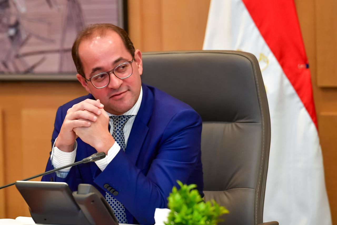 أحمد كجوك يعلن تخصيص 400 جنيه دعم لكل بطاقة تموين ضمن الحماية الاجتماعية